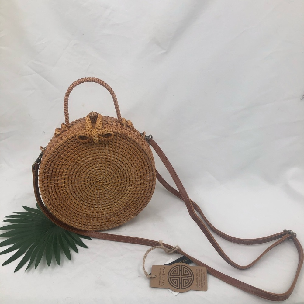 Round Wicker Women’s cross body purse W/handle - Picture 3 of 13